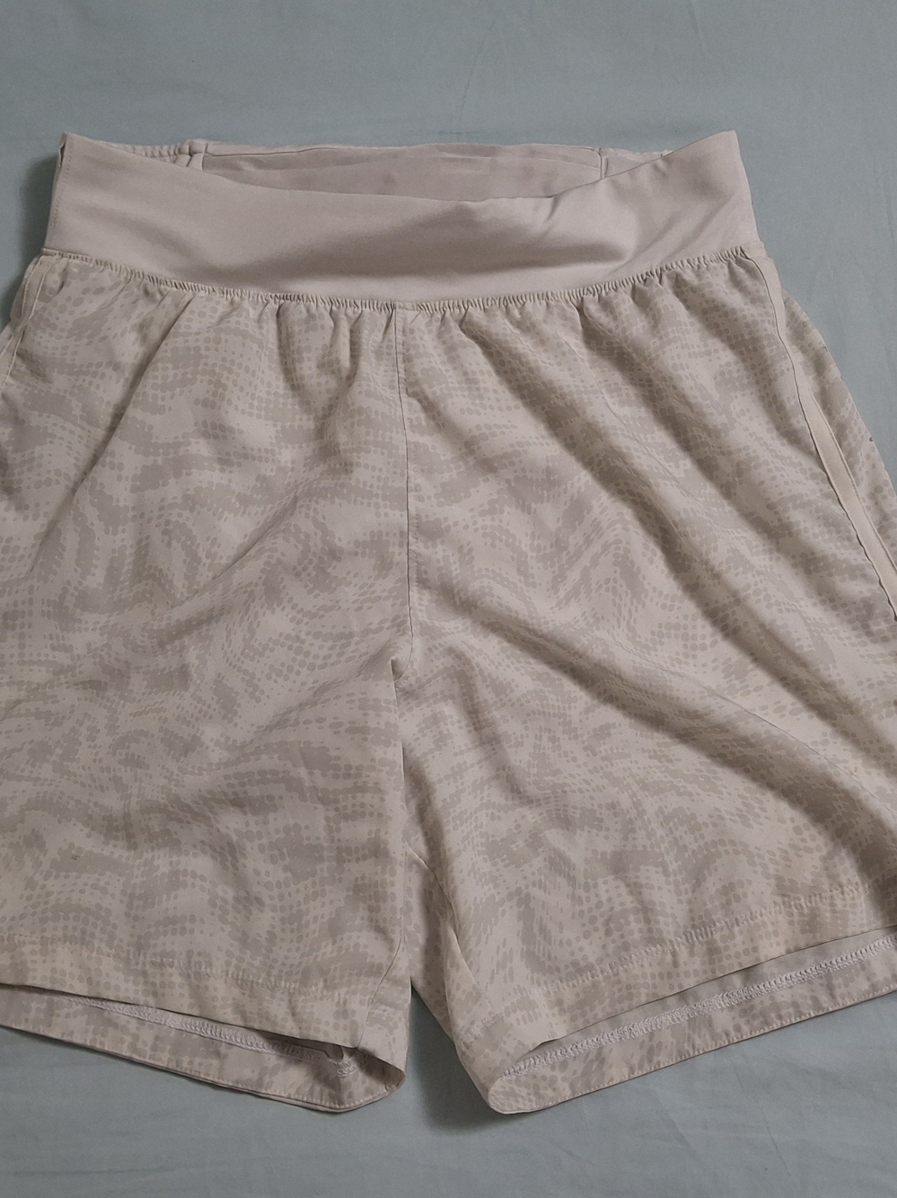 ​Under Armour Speedpocket Running Shorts Women's Small S Gray Perforated Vent